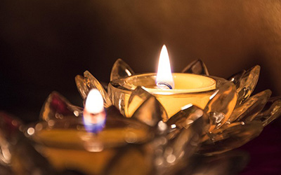 Candle in flower holder for trauma recovery, image by zhou from Pixabay.
